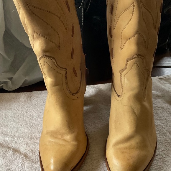 LADIES COWBOY BOOTS GENTLY USED SIZE 7.5.. - Picture 1 of 12